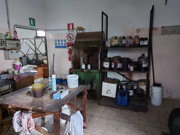 37#8259 Arredi e attrezzature per lavorazione e tintura pelli