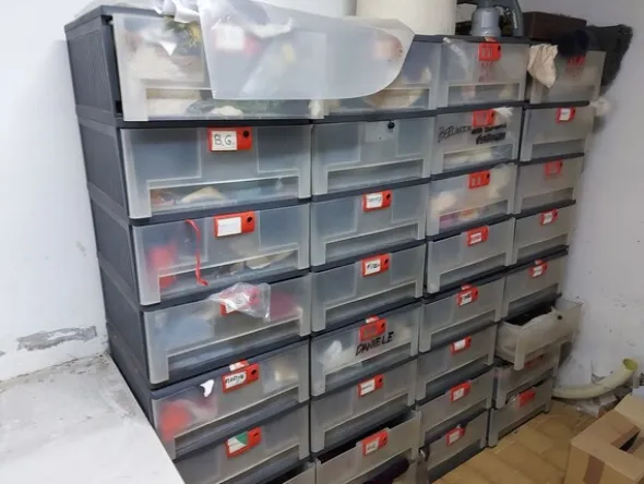 37#8259 Arredi e attrezzature per lavorazione e tintura pelli