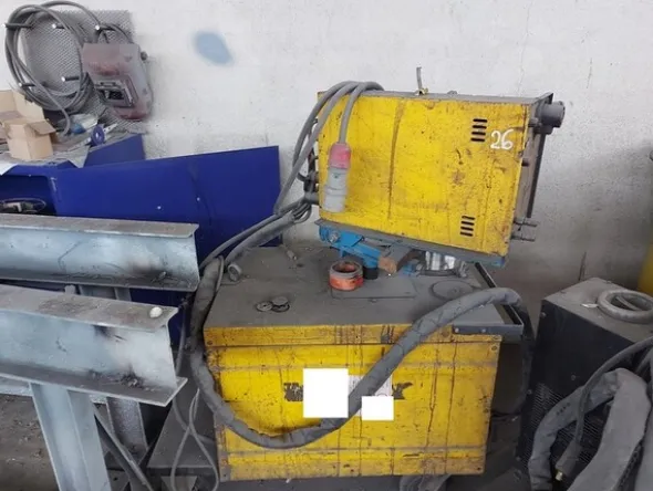 3#7049 Arredi e attrezzature per officina e ufficio