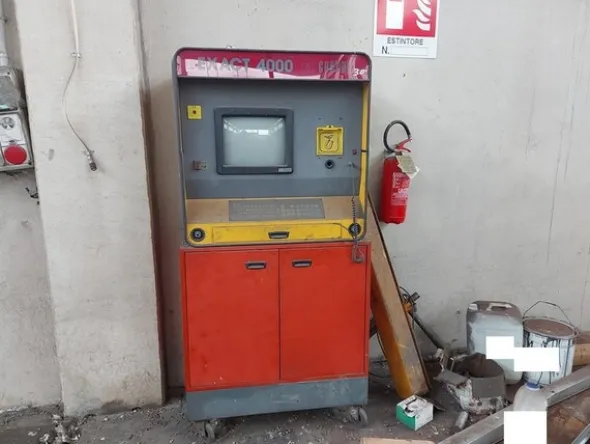 3#7049 Arredi e attrezzature per officina e ufficio