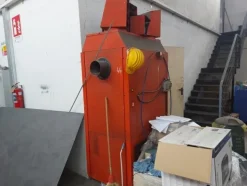 3#7049 Arredi e attrezzature per officina e ufficio