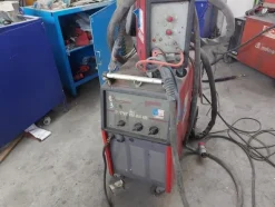 3#7049 Arredi e attrezzature per officina e ufficio