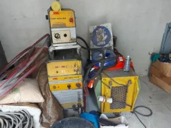 3#7049 Arredi e attrezzature per officina e ufficio