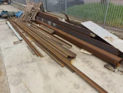 3#7049 Arredi e attrezzature per officina e ufficio