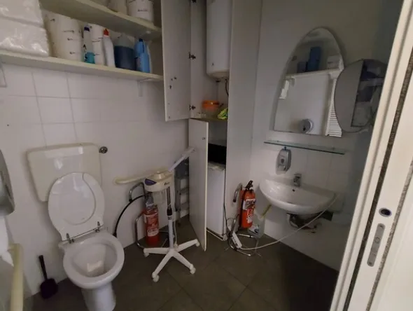 1#7919 Arredi e attrezzature per trattamenti estetici