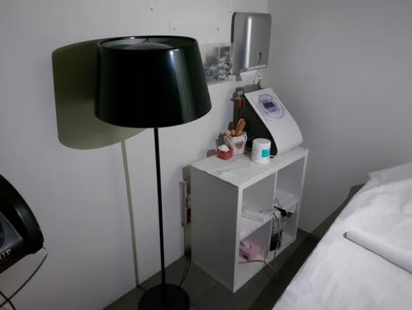 1#7919 Arredi e attrezzature per trattamenti estetici