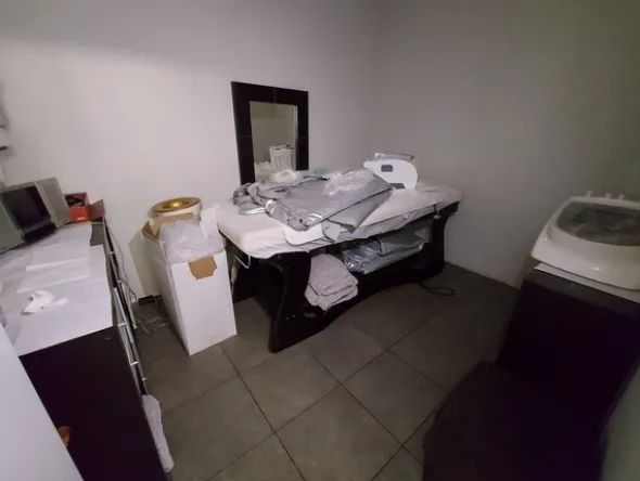 1#7919 Arredi e attrezzature per trattamenti estetici