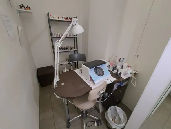 1#7919 Arredi e attrezzature per trattamenti estetici
