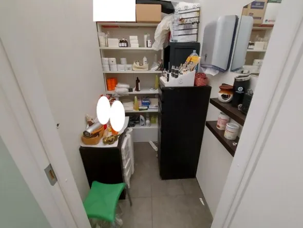 1#7919 Arredi e attrezzature per trattamenti estetici