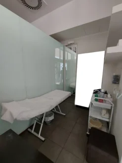 1#7919 Arredi e attrezzature per trattamenti estetici