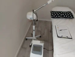 1#7919 Arredi e attrezzature per trattamenti estetici
