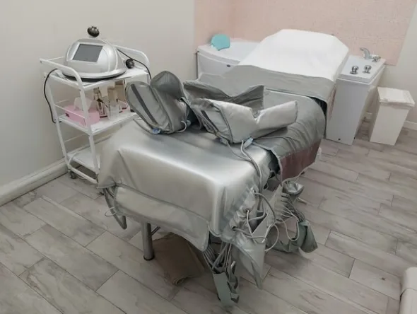 1#7919 Arredi e attrezzature per trattamenti estetici