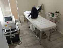 1#7919 Arredi e attrezzature per trattamenti estetici