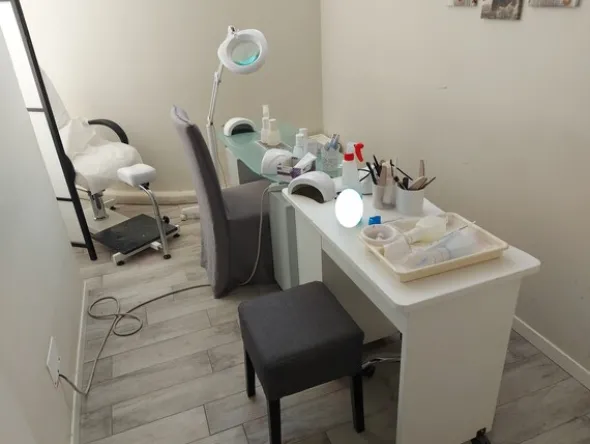 1#7919 Arredi e attrezzature per trattamenti estetici