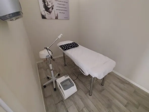 1#7919 Arredi e attrezzature per trattamenti estetici