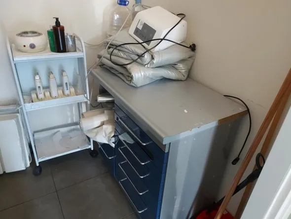 1#7919 Arredi e attrezzature per trattamenti estetici