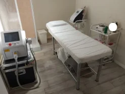 1#7919 Arredi e attrezzature per trattamenti estetici