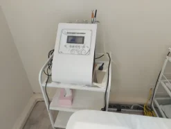 1#7919 Arredi e attrezzature per trattamenti estetici