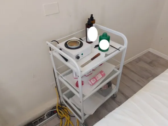 1#7919 Arredi e attrezzature per trattamenti estetici