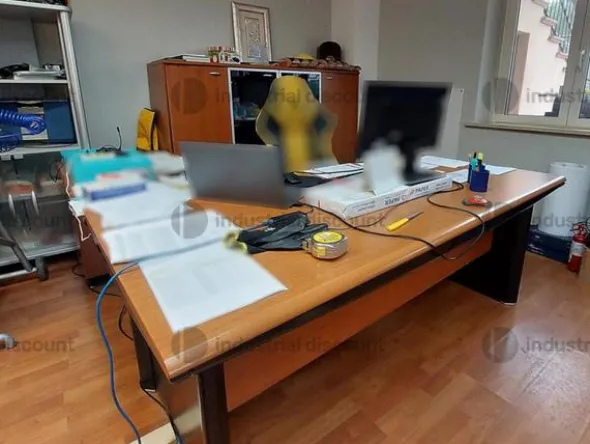 2#10082 Arredi e attrezzature per ufficio