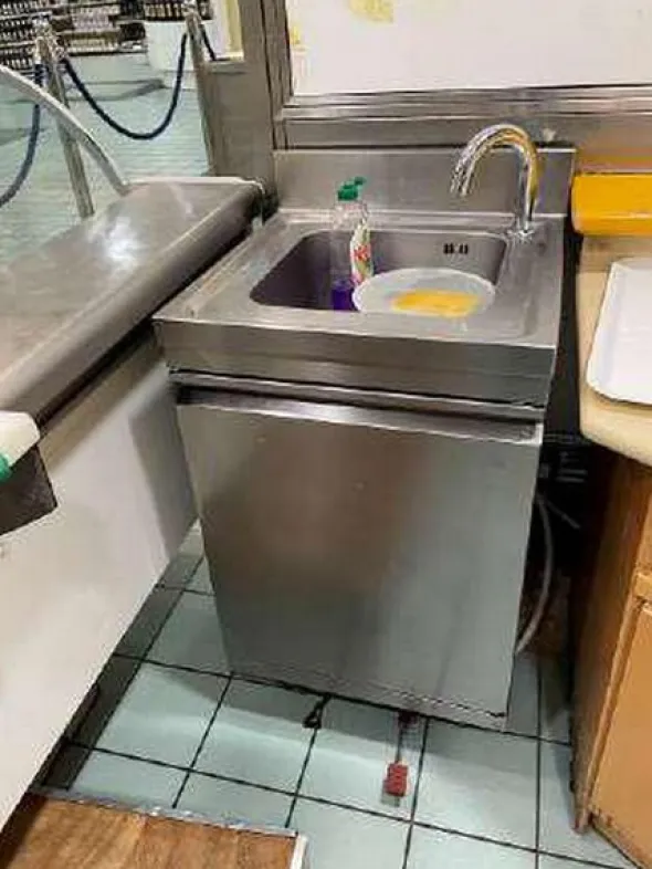 7#7940 Arredi e attrezzature reparto alimentari