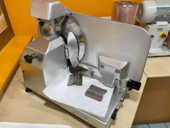 7#7940 Arredi e attrezzature reparto alimentari