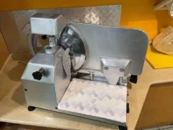 7#7940 Arredi e attrezzature reparto alimentari