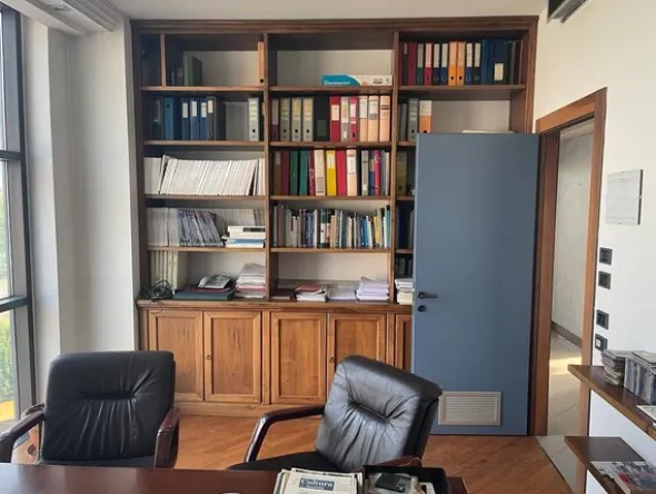 8#7931 Arredi e attrezzature ufficio