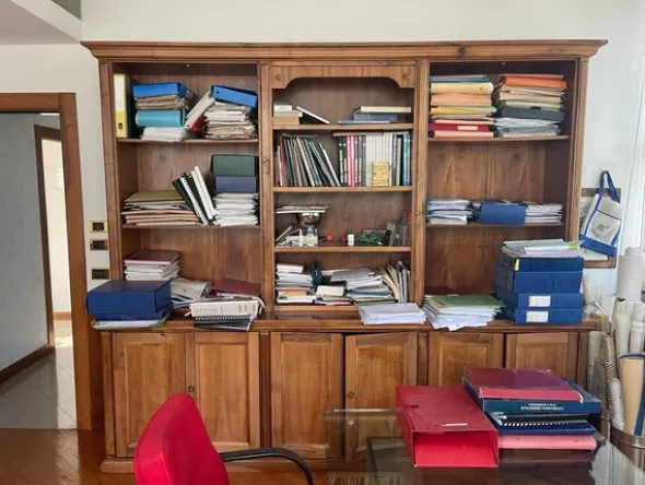 8#7931 Arredi e attrezzature ufficio
