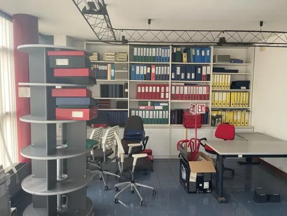 8#7931 Arredi e attrezzature ufficio