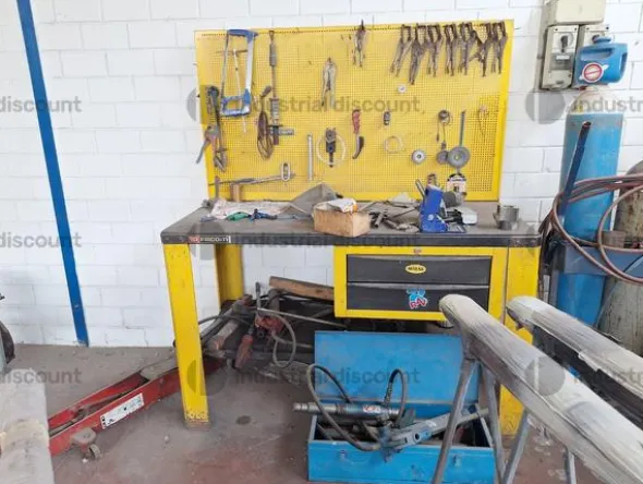 4#9630 Arredi e attrezzi reparto Carrozzeria