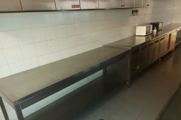 84#7922 Arredi e complementi di arredo per mensa aziendale