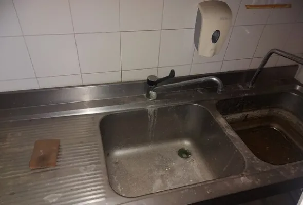 84#7922 Arredi e complementi di arredo per mensa aziendale