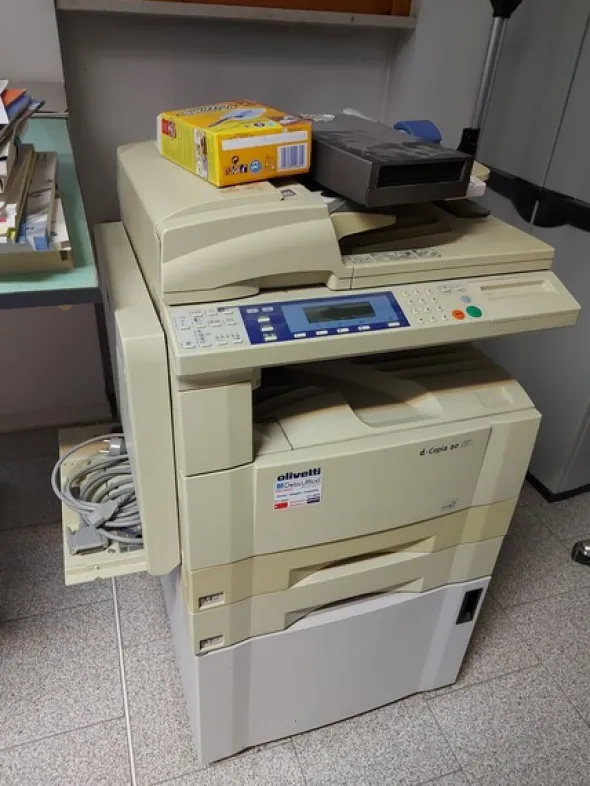 5#8080 Arredi ed attrezzatura da ufficio
