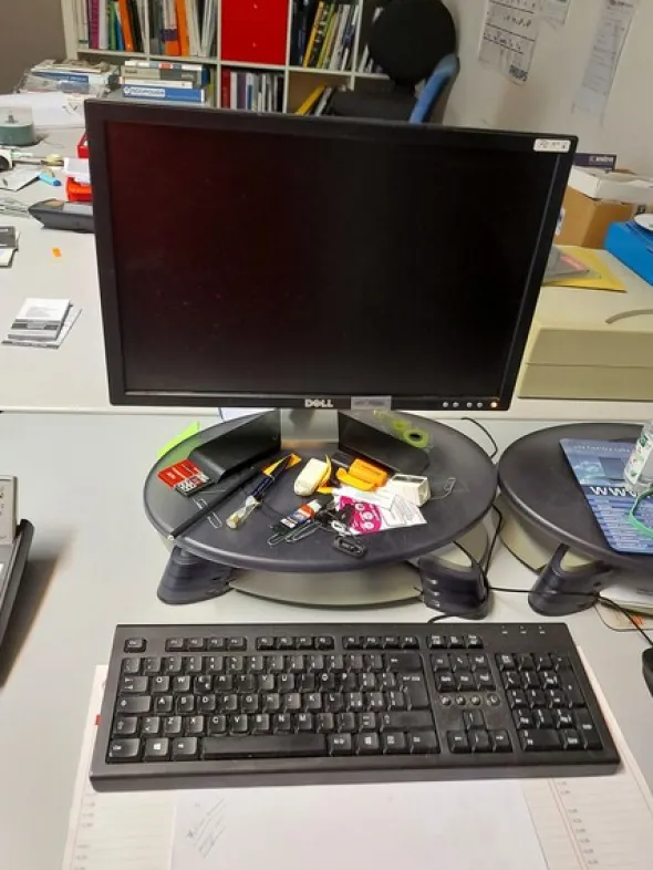 5#8080 Arredi ed attrezzatura da ufficio