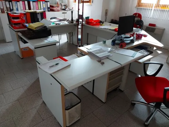 5#8080 Arredi ed attrezzatura da ufficio