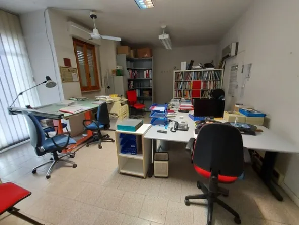 5#8080 Arredi ed attrezzatura da ufficio