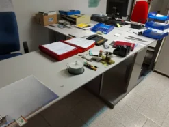 5#8080 Arredi ed attrezzatura da ufficio