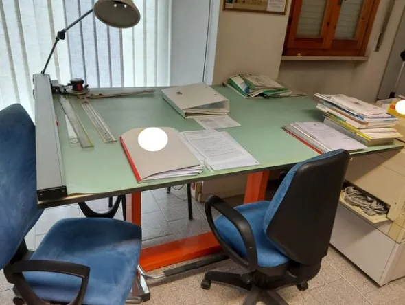 5#8080 Arredi ed attrezzatura da ufficio