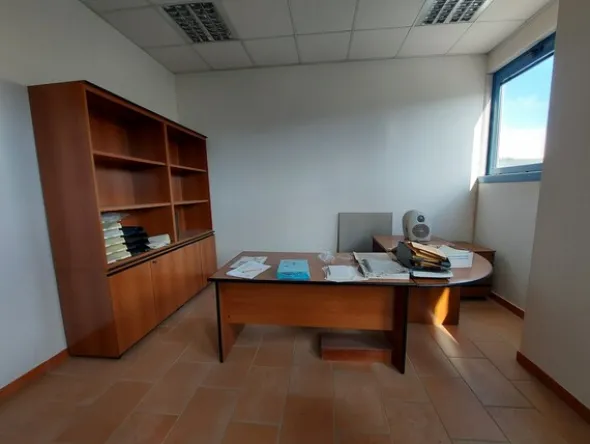 47#7341 Arredi ed attrezzatura ufficio