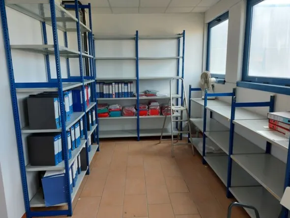 47#7341 Arredi ed attrezzatura ufficio