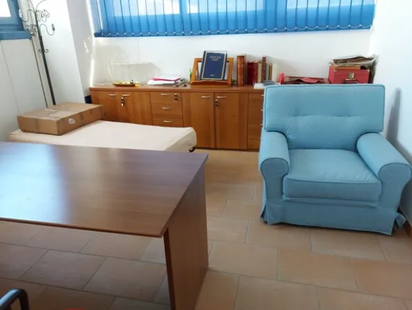 47#7341 Arredi ed attrezzatura ufficio