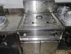 3#8808 Arredi ed attrezzature da laboratorio di pasticceria e prodotti da bar