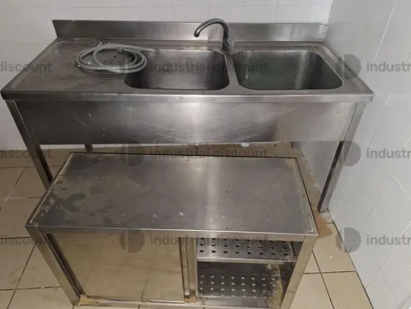 3#10023 Arredi ed attrezzature da ristorante
