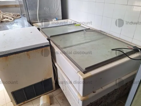 3#10023 Arredi ed attrezzature da ristorante