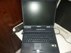 2#8425 Arredi ed attrezzature informatiche varie