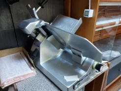 1#7767 Arredi ed attrezzature per il commercio di generi alimentari