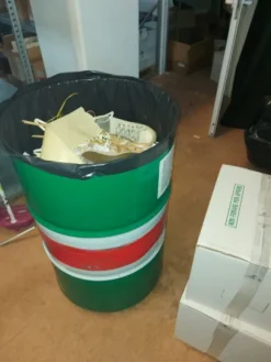 1#8503 Arredi ed attrezzature varie per attivita' commerciale