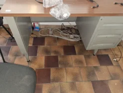 21#8242 Arredi e macchine elettroniche da ufficio.