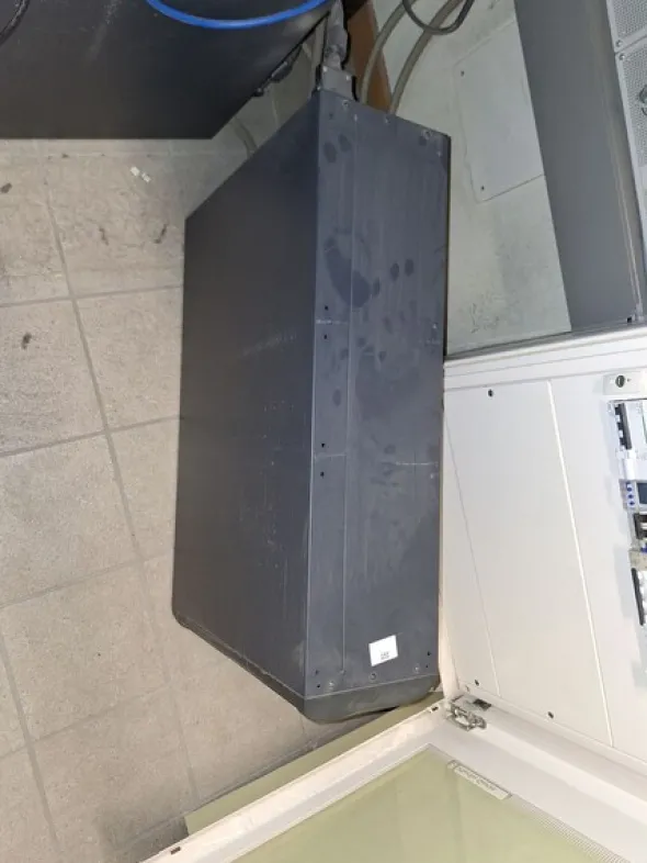 21#8242 Arredi e macchine elettroniche da ufficio.